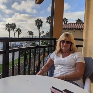 Meet your Posher, Debbie